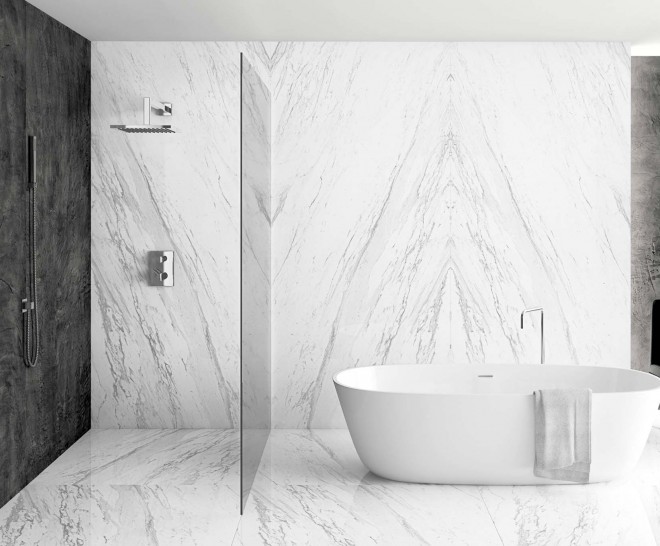 Baños y cocinas con azulejos imitación mármol, encuentra inspiración